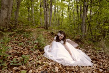Fotografía de comunión en el bosque