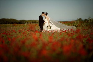 Foto de boda con amapolas