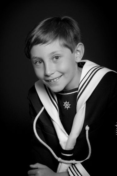 Foto de estudio de niño en su primera comunión