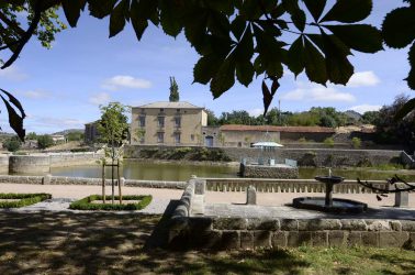 El Bosque de Béjar, palacio y estanque