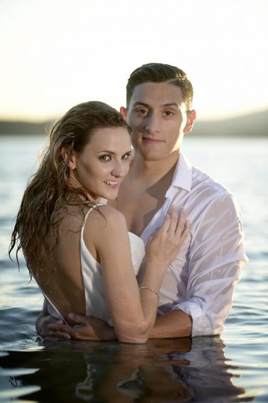 Novios en el agua