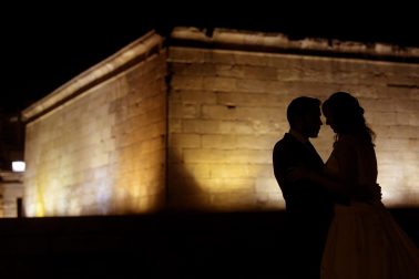 Novios en el Templo de Debot. Madrid
