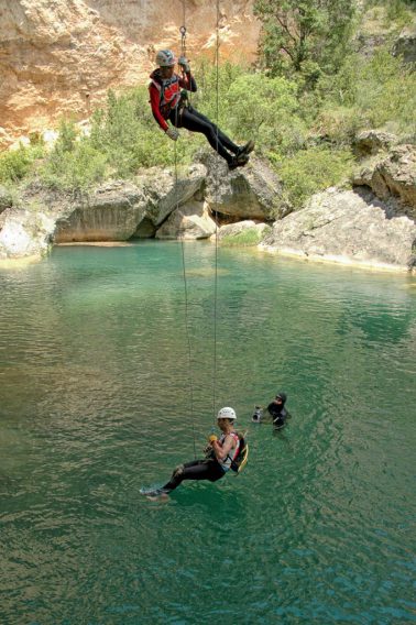 Fotografía deportiva. Rápel hasta el agua